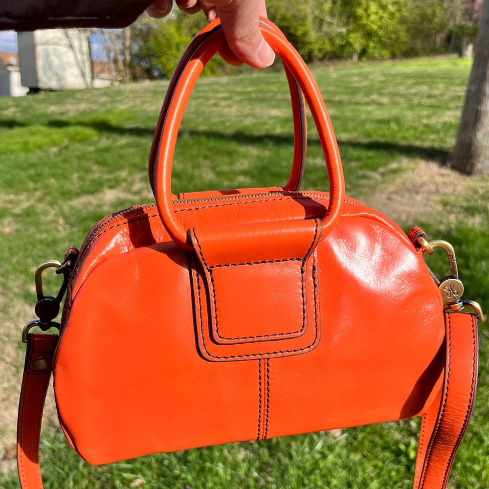 🔥EUC Hobo Small Sheila in Zinnia Orange Leather